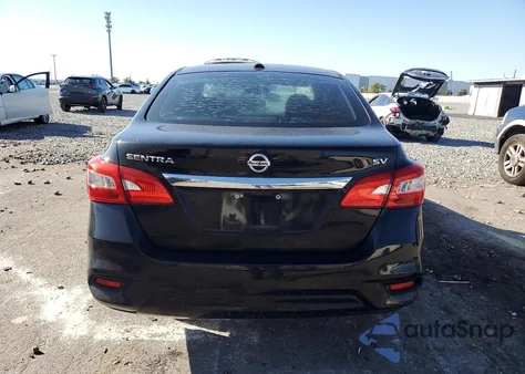 2018 Nissan Sentra S z USA, uszkodzony, nr VIN 3N1AB7AP3JL657630